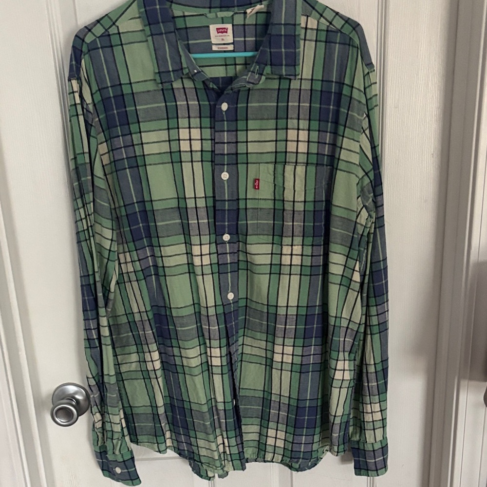 Levi’s cotton plaid shirt worn once men’s size XL